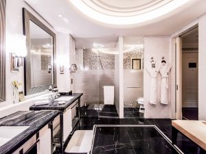 Fairmount Peace Hotel Shanghai - Bathroom